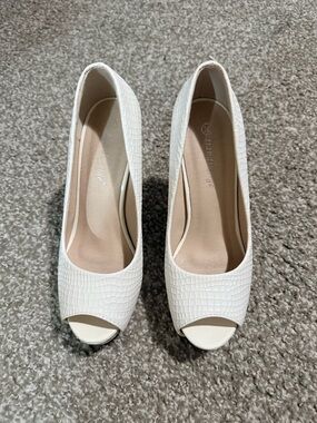 Peep-Toe Croc-Embossed White Pumps